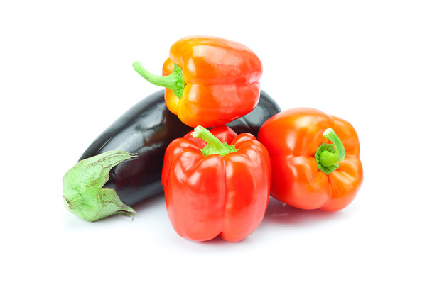 Red pepper and eggplant isolated on white - Фото, зображення