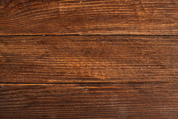 Szürke színű fa háttér textúra csomókkal és körömlyukakkal. Régi festett fa fal. Fa sötét vízszintes deszkák. Előnézet fénymásoló felülettel.  - Fotó, kép