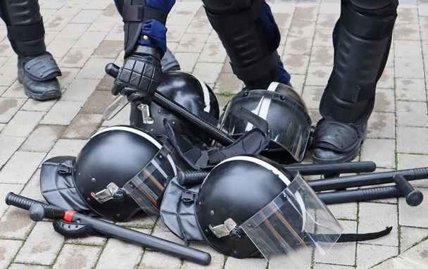 Helmen en rompen van het politieteam - Foto, afbeelding