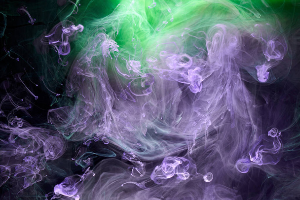 Green purple smoke abstract background, acrylic paint underwater explosion - Foto, imagen