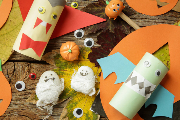 Varios niños artesanía para la decoración de Halloween. - Foto, Imagen