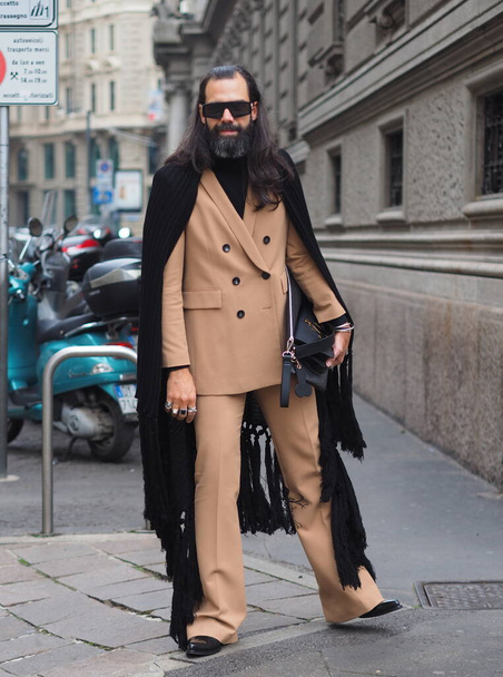 Street style outfit before FRANKIE MORELLO fashion show during Milano Fashion Week Man fall/winter collections - Foto, Imagem