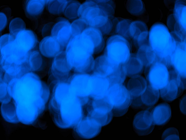sfondo composto da macchie di luce ovale blu su sfondo nero. - Foto, immagini
