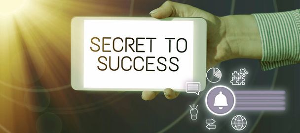 概念表示｜Secret To Success富や社会的地位の獲得を成功させるためには、富や社会的地位の獲得を説明しないビジネスアプローチ - 写真・画像