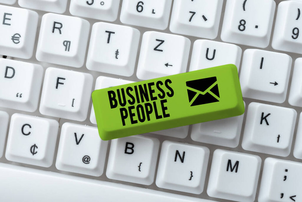 Käsin kirjoittaminen merkki Business PeoplePeople jotka työskentelevät liiketoiminnan erityisesti johtotasolla, Käsite tarkoittaa ihmisiä, jotka työskentelevät liiketoiminnan erityisesti johtotasolla - Valokuva, kuva