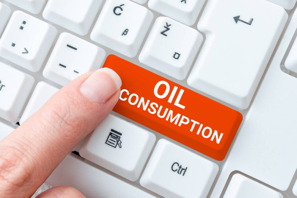 Κείμενο σημάδι που δείχνει την κατανάλωση πετρελαίου Αυτή η εγγραφή είναι το συνολικό πετρέλαιο που καταναλώνεται σε βαρέλια ανά ημέρα, Επιχειρηματική ιδέα Αυτή η εγγραφή είναι το συνολικό πετρέλαιο που καταναλώνεται σε βαρέλια ανά ημέρα - Φωτογραφία, εικόνα