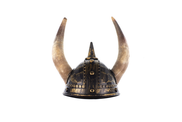 Рогатый скандинавский шлем изолирован на белом фоне - Фото, изображение