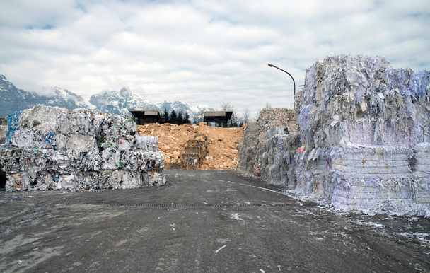 Papir és karton újrahasznosítás - Fotó, kép