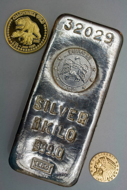 Altın ve Gümüş Bulyon - Değerli Metaller - Fotoğraf, Görsel