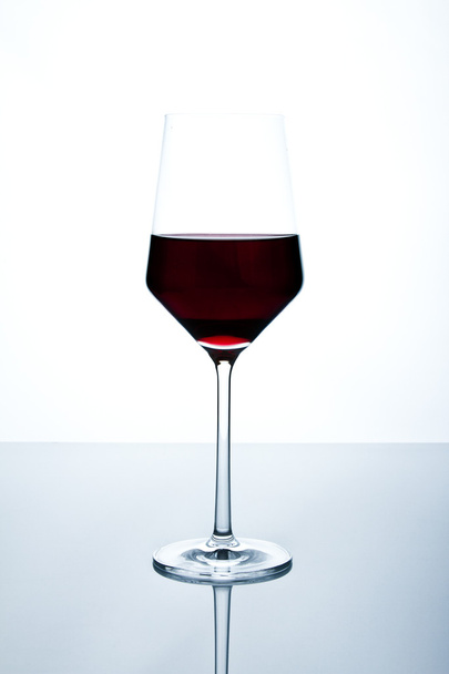Ποτήρι κόκκινου κρασιού - Φωτογραφία, εικόνα
