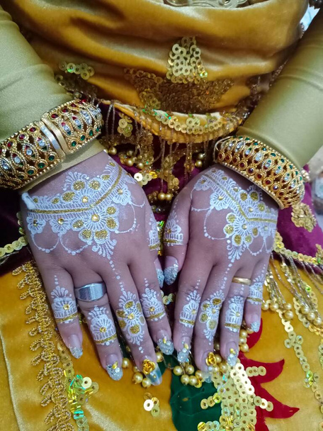 beautiful henna on the hands of the bride - Photo, Image