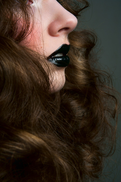 Closeup profile of beauty brunette girl - Foto, Imagen