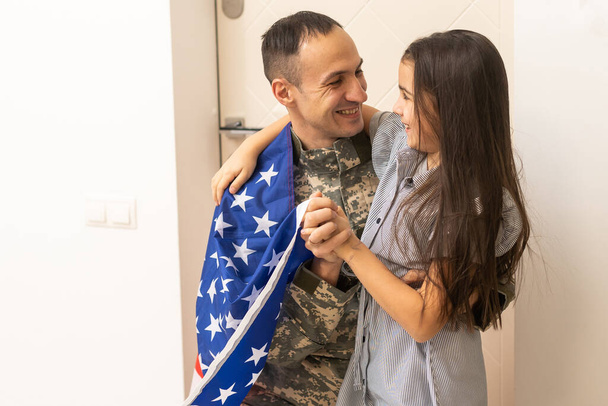 Veteran soldier comes back to his family from the military - Photo, Image