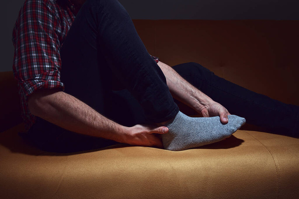 Man with injured foot at home. - Valokuva, kuva