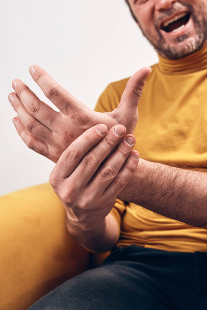 Adult man with hand and wrist pain. - Foto, Imagem