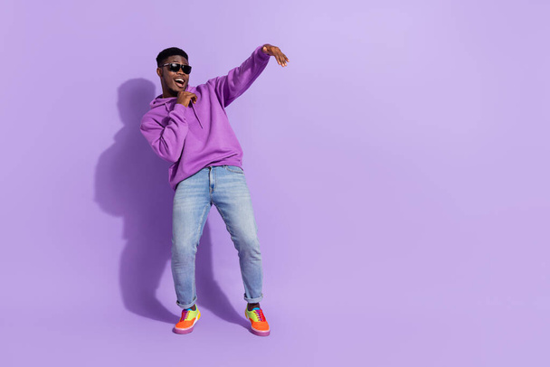 Full body portrait of cheerful crazy man have fun enjoy spend pastime isolated on violet color background. - Foto, Imagem