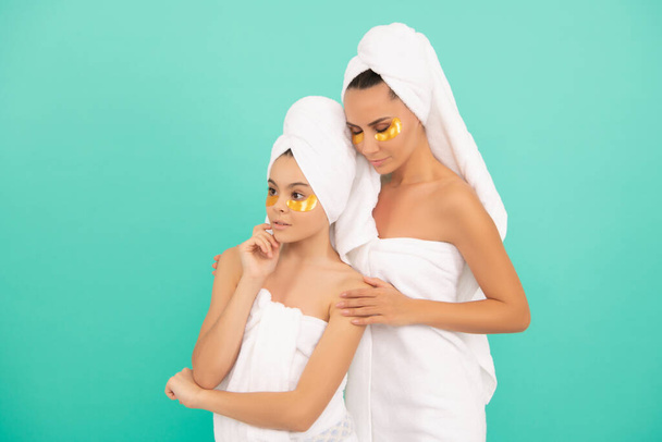 family spa of mother and daughter with collagen patch. - Photo, Image