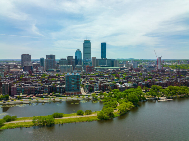 Boston Back Bay modern şehir silueti Prudential Tower ve Four Season Hotel de dahil olmak üzere Boston, Massachusetts MA, ABD.   - Fotoğraf, Görsel