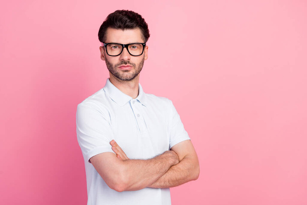 Side profile photo of young handsome serious attractive guy wear glasses folded arms white t-shirt polo empty space deal offer business success isolated on pink color background. - Foto, Bild