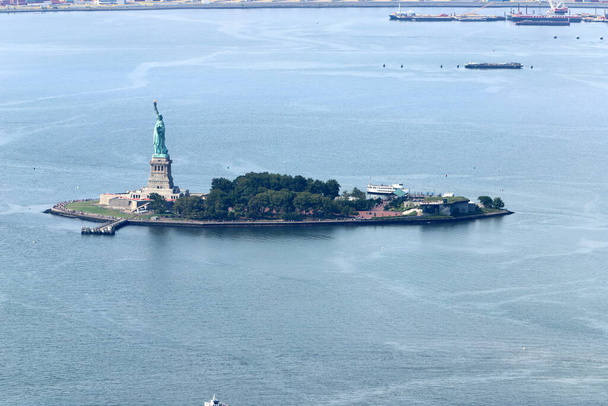 New York, USA. September 4, 2022 . Statue of Liberty against the cloudy sky. - Fotoğraf, Görsel