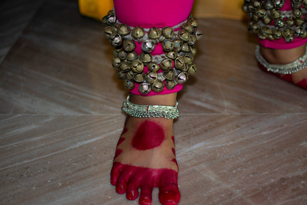 Mudras oder Gesten des Bharatanatyam-Tanzes mit Ghunagharu - Foto, Bild