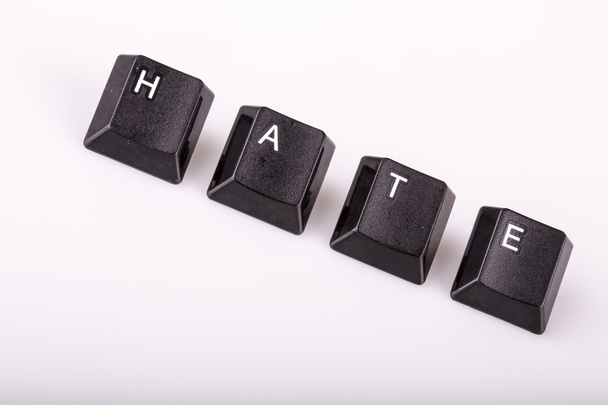 textu nenávist tvoří pomocí kláves na klávesnici počítače na bílém pozadí - Fotografie, Obrázek