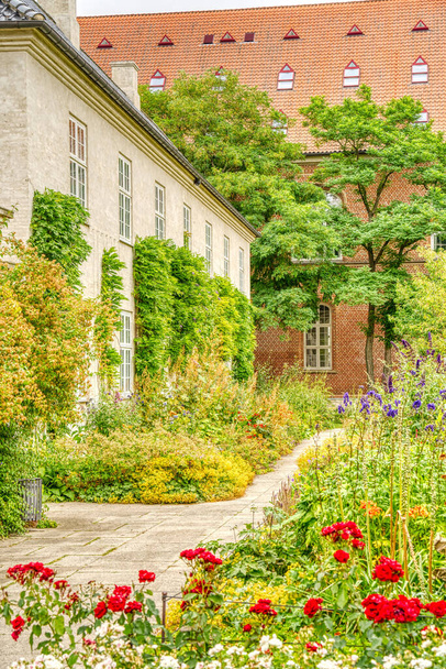 デンマークのコペンハーゲン- 2015年7月:夏の歴史的中心部 - 写真・画像