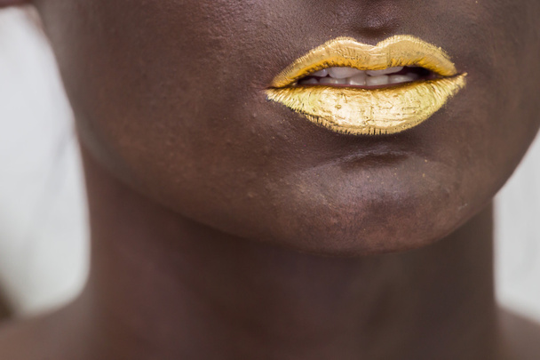Golden lips on dark make-up face - Foto, Imagem