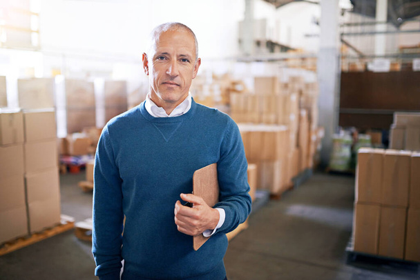 If you make it, well ship it. Portrait of a mature man standing on the floor of a warehouse - Foto, Imagem