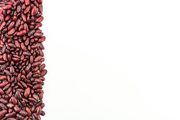 haricots rouges sur fond blanc. - Photo, image