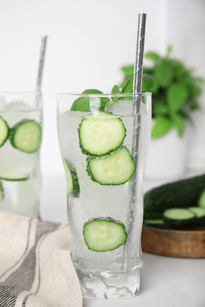 Tasty fresh cucumber water on white table, closeup - Foto, Imagen