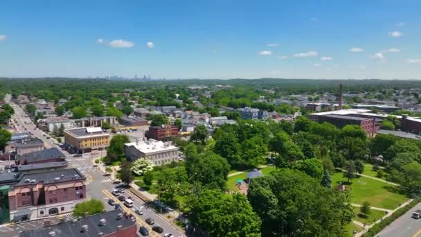 Waltham Városháza és Központi tér Történelmi negyed légi felvétel Waltham belvárosában, Massachusetts, MA, USA. - Felvétel, videó