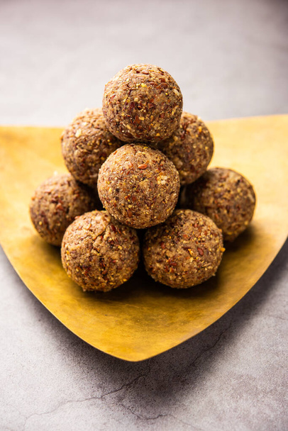 Alsi pinni laddu o semilla de lino laddo o saludable jawas ladoo son deliciosas bolas de energía dulce de la India - Foto, Imagen