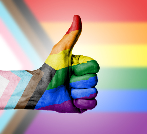 Pulgares hacia arriba, aislado en blanco - Progreso LGBTQ arco iris bandera - Foto, imagen