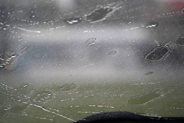 pluie abondante sur l'essuie-glace de voiture détail - Photo, image
