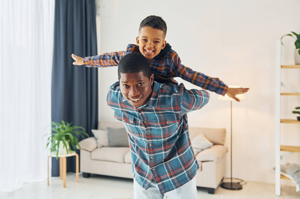 Having fun. African american father with his young son at home. - Zdjęcie, obraz