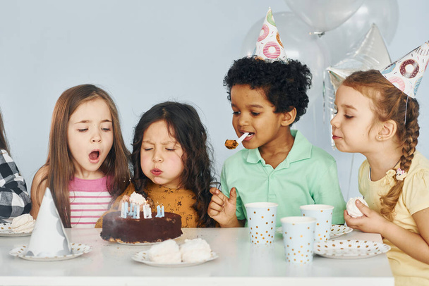 Holiday cake. Children on celebrating birthday party indoors have fun together. - Fotografie, Obrázek