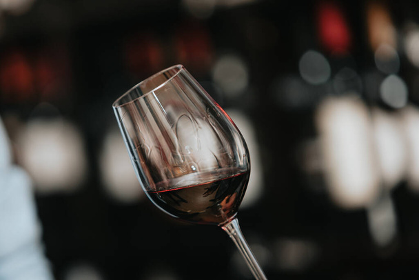 Tasting red wine glass - Valokuva, kuva