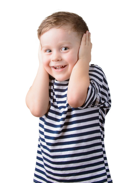 Malý chlapec v pruhované vestě se zacpanýma ušima - Fotografie, Obrázek