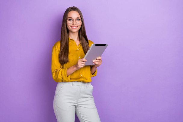 Portrait of cheerful pretty lady hands hold use tablet toothy smile isolated on purple color background. - Foto, Imagen
