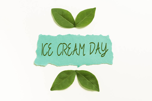 Έννοια λεζάντα Ice Cream Day, Business showcase Ειδική στιγμή για να φάτε κάτι γλυκό γλυκό ευτυχία - Φωτογραφία, εικόνα