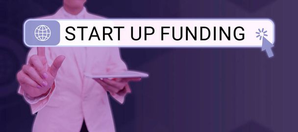 Kézírás szöveg Start Up Fundingstart pénzt fektetni újonnan létrehozott cég vagy kampány, Üzleti koncepció kezd befektetni pénzt az újonnan létrehozott cég vagy kampány - Fotó, kép