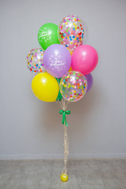 colorful balloons on the background of the wall - Foto, Imagen