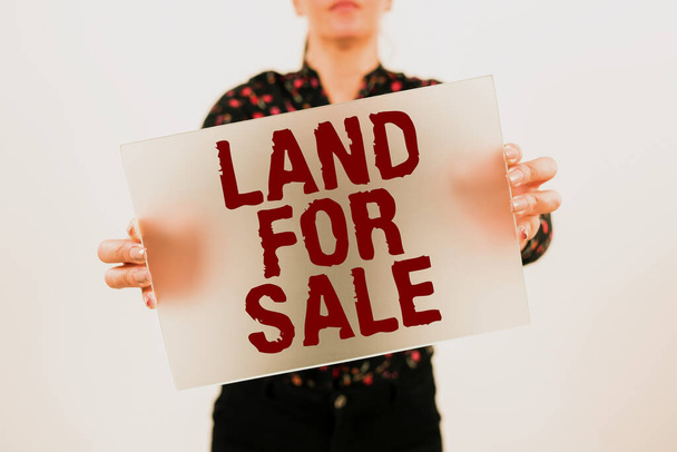 Käsin kirjoittaminen merkki Land For Sale, Concept merkitys Real Estate Lot Myynti Kehittäjät Jälleenmyyjät Investointi - Valokuva, kuva