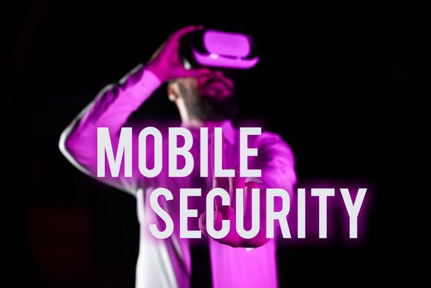Kézírás szöveg Mobil biztonságA mobiltelefon védelme a fenyegetésekkel és sebezhetőségekkel szemben, Fogalmi fotó A mobiltelefon védelme a fenyegetésekkel és sebezhetőségekkel szemben - Fotó, kép