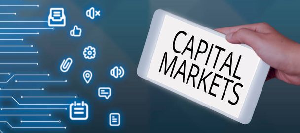 Znak tekstowy pokazujący rynki kapitałoweUmożliwienie przedsiębiorstwom pozyskiwania funduszy poprzez zapewnienie bezpieczeństwa rynkowego, Koncepcja oznaczająca umożliwienie przedsiębiorstwom pozyskiwania funduszy poprzez zapewnienie bezpieczeństwa rynkowego - Zdjęcie, obraz