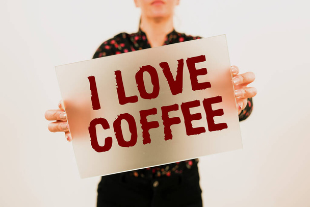 Textschild mit I Love Coffee, Konzeptfoto Liebevolle Zuneigung zu Heißgetränken mit Koffeinabhängigkeit - Foto, Bild
