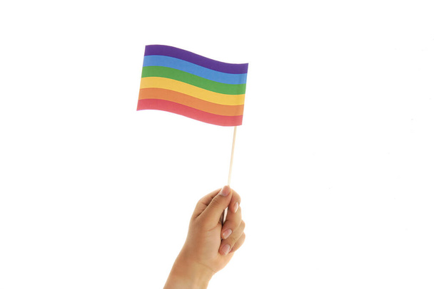 Una mano con bandera gay lgbt colores - Foto, imagen