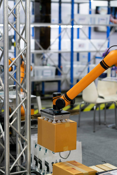 High-tech manufacturing process with robot programming arm in automation system - 写真・画像