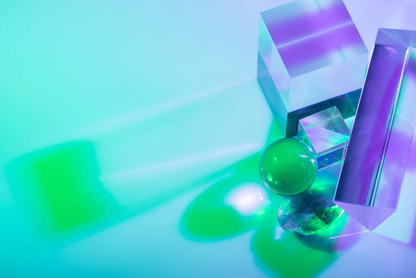 Optikai üvegkristály prizma. Multicolor holografikus fényhatás - Fotó, kép